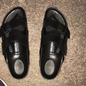 Black Birkenstock’s size 40 Arizona EVA